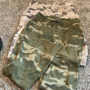 Old Navy Kids Camo Sweatpants Set - Green and Gray